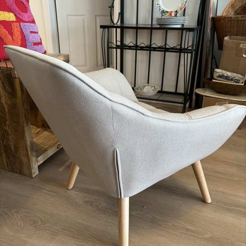 Prague Linen Style Chair<br />
Cream<br />
Size: 32 W X 30 D X 30 H In