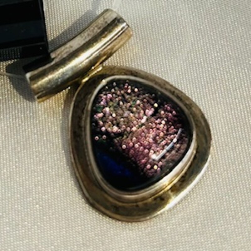 925 Blown Glass Pendant
Silver Pink Purple Size: 1 x 1.5H
