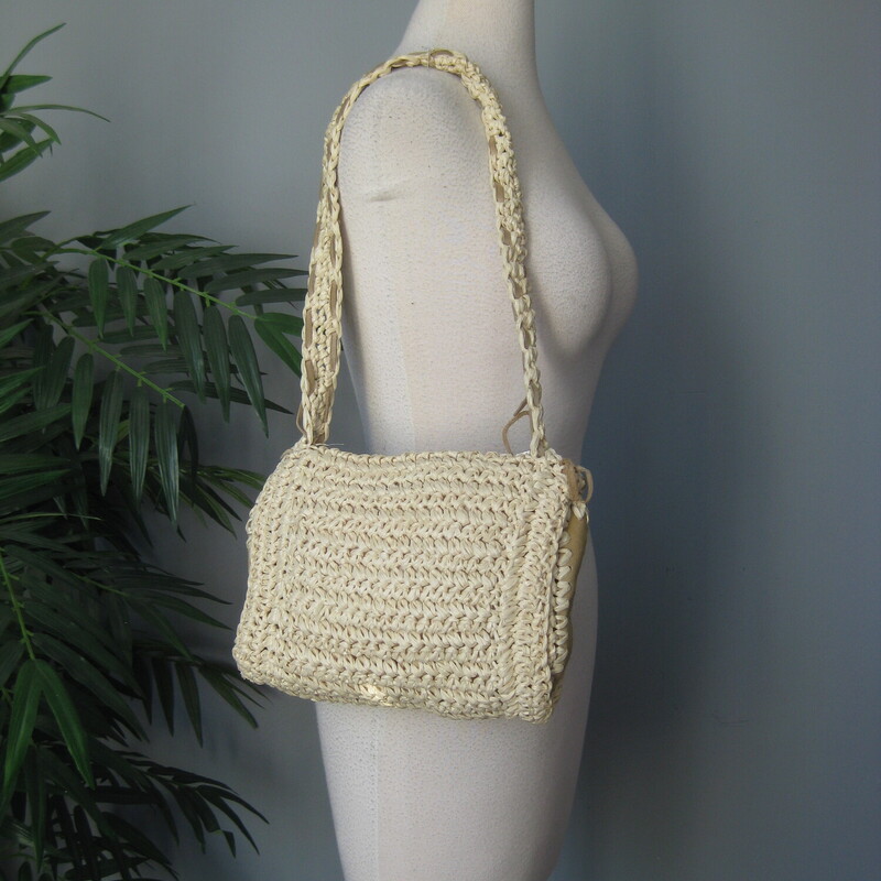 Vtg Leather Straw, Cream, Size: None<br />
This sweet shoulder bag is made of very soft woven straw or raffia.  It doesn't have any prickly-ness  it as you often find with straw purses.  This feels very nice to the touch and won't scratch if you are wearing it with short sleeves.  It features two suede inserts on the front, one teal, one mauve and beige suede laces woven into the straps.<br />
top metal zipper, one slip pocket inside<br />
made in Hong Kong<br />
<br />
Width: 10<br />
Height: 8<br />
Depth: aprox 3<br />
Handle Drop: 12<br />
Great shape, there's a mark on one of the side suede panels.<br />
<br />
thanks for looking!<br />
#72693