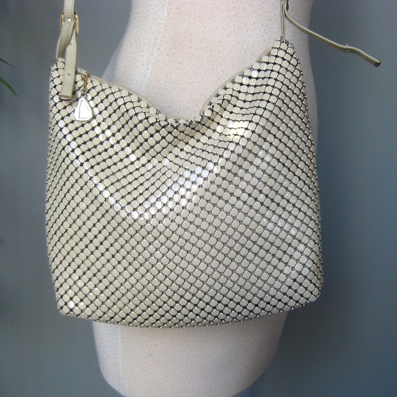 Vtg Whiting Davis Mesh, Ivory, Size: None<br />
One of Whiting & Davis' later designs.  I think this is from the 1970s<br />
Slouchy rectangular purse in their signature medium scale white mesh.<br />
Top zipper and little heart bag charm.<br />
fully lined with company logo fabric<br />
one zippered pocket and one slip pocket.<br />
The strap is thin, made of leather and can be removed and/or adjusted in length.<br />
Good vintage condtiion.<br />
Measurements:<br />
9 x aprox 8<br />
Flat when empty but expands as shown when full.<br />
<br />
thanks for looking!<br />
<br />
#62638