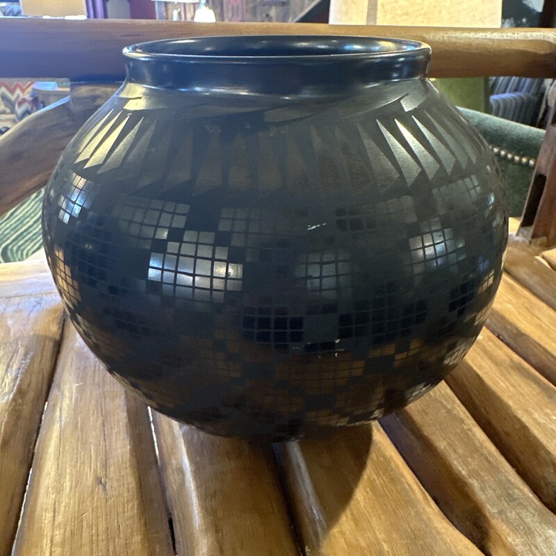 Vintage Mexican Vase

Size: 7Tx7W