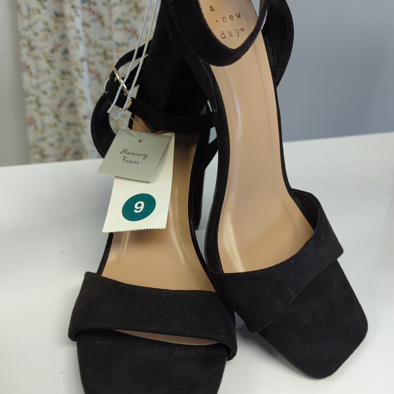 A New Day Heels NWT