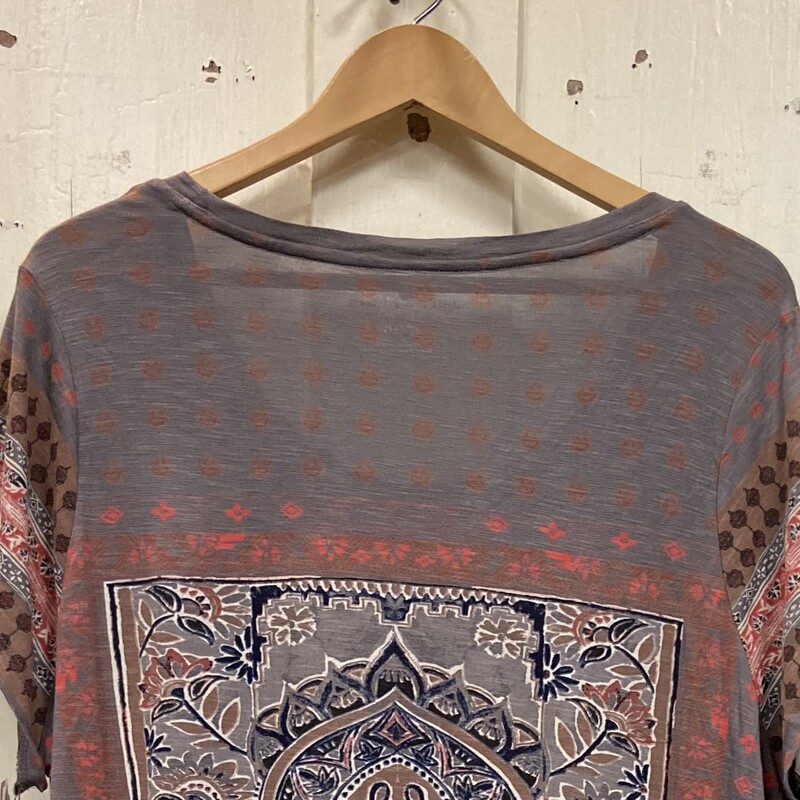 NWT Gry/cor/nvy Pat Tee<br />
Gry/cor<br />
Size: 2X