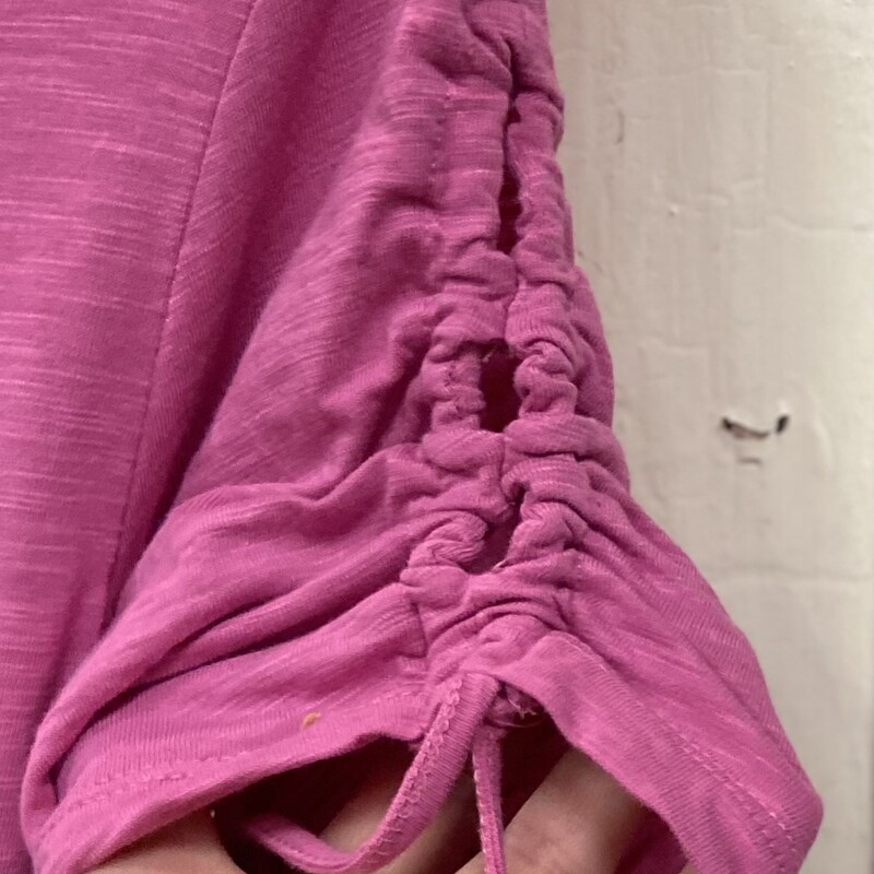 Pink Pull Tie Slv Tee
Pink
Size: M R $49