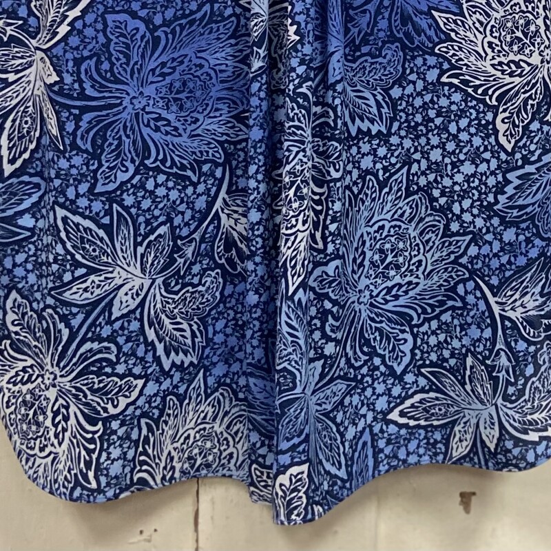 Blu/wt Flral Slvss Blouse<br />
Blu/wht<br />
Size: S R $53