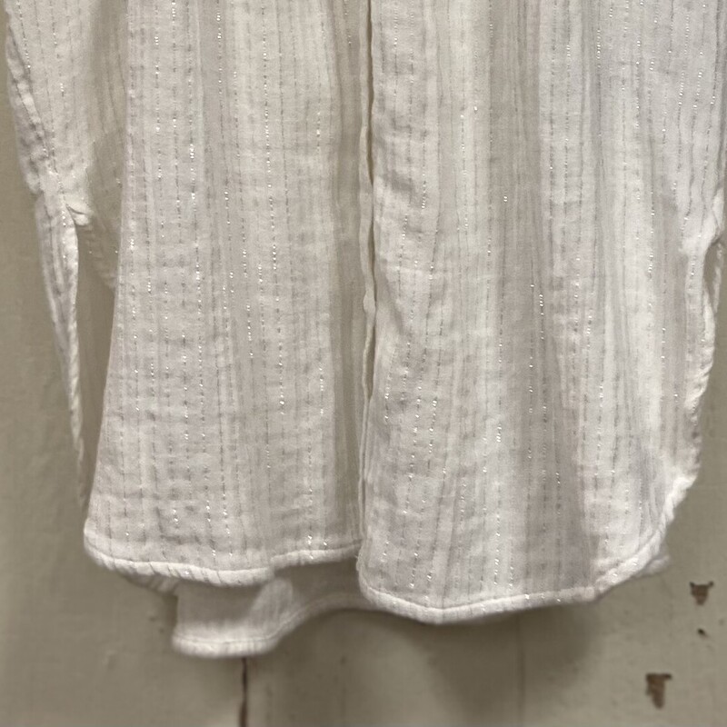 Wht/slv Crnkle Bttn Shirt<br />
White<br />
Size: Medium