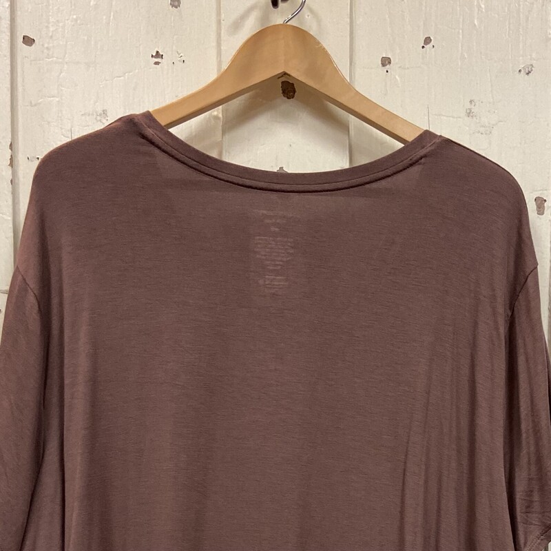 NWT Brw V-neck Tee<br />
Brown<br />
Size: 3X