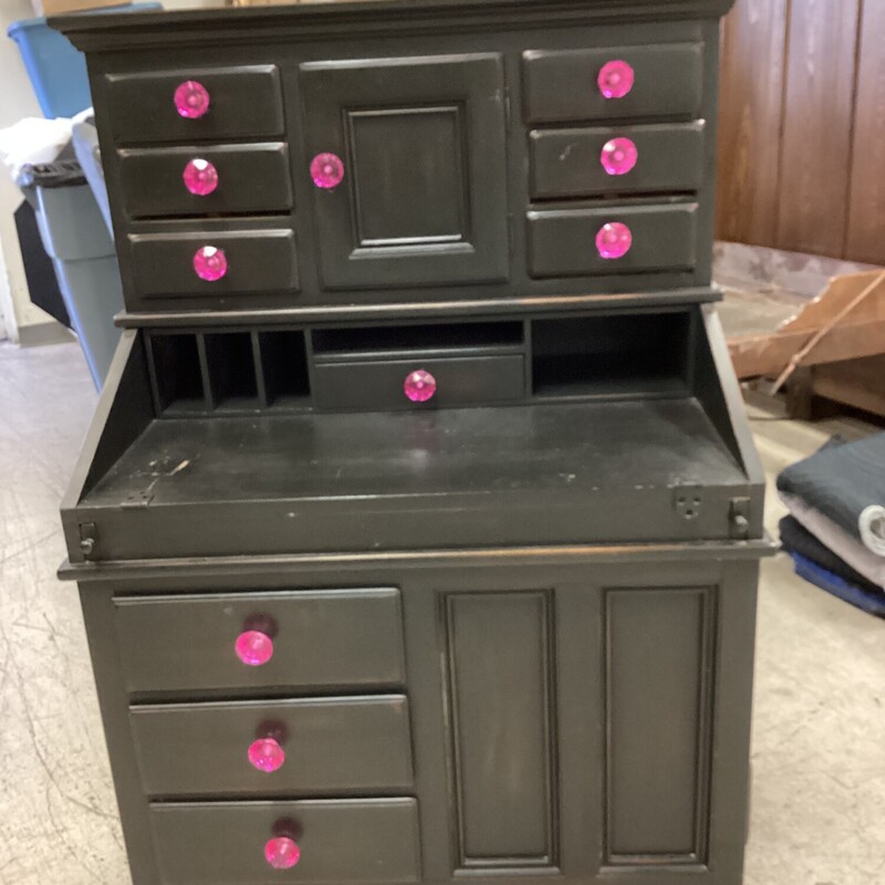 Black Painted Desk, Blk, Pink Knobs
31 in w x 22 in d 50 in t