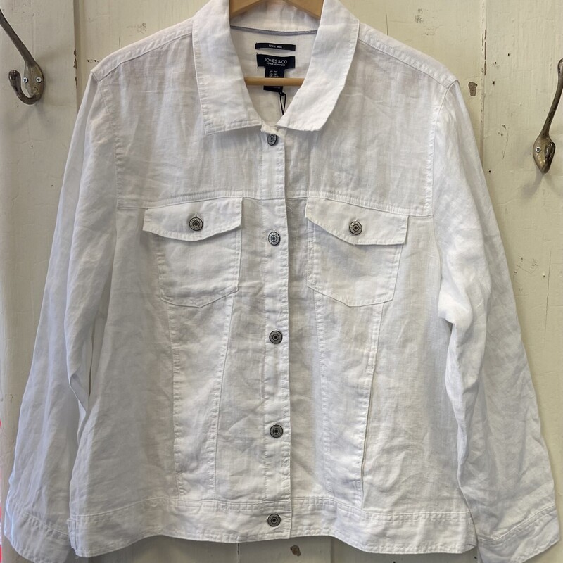 NWT Wht Linen Jacket<br />
White<br />
Size: 2X