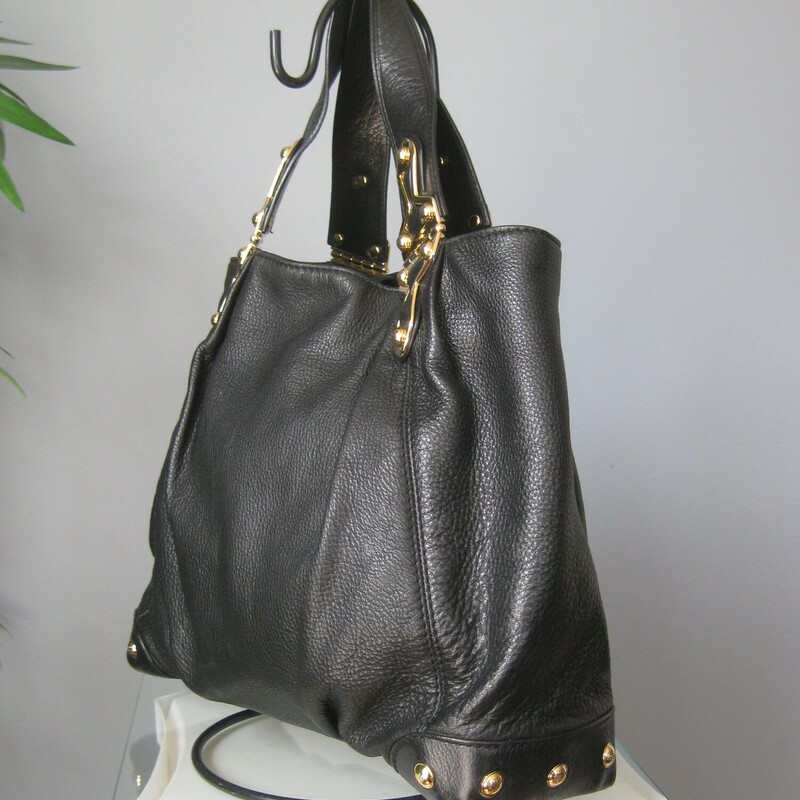 Michael Kors Pebbled, Black, Size: N<br />
Edgy looking black leather satchel from Michael Kors<br />
Super shiny and chunky gold hardware<br />
two handles<br />
four slip pockets inside and one zip pocket<br />
<br />
16 x 12 x 4.5<br />
handle drop: 6.5<br />
<br />
excellent pre-owned condition.<br />
<br />
#72726