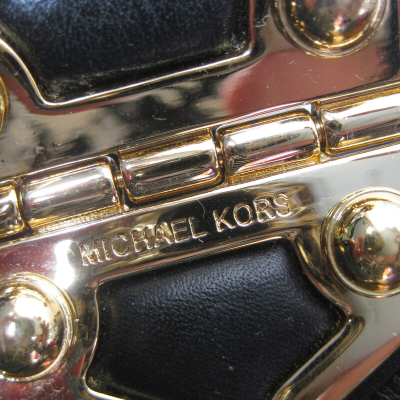 Michael Kors Pebbled, Black, Size: N<br />
Edgy looking black leather satchel from Michael Kors<br />
Super shiny and chunky gold hardware<br />
two handles<br />
four slip pockets inside and one zip pocket<br />
<br />
16 x 12 x 4.5<br />
handle drop: 6.5<br />
<br />
excellent pre-owned condition.<br />
<br />
#72726