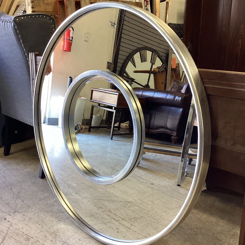 Large Round Mirror, Silver, Duo
41 in rd