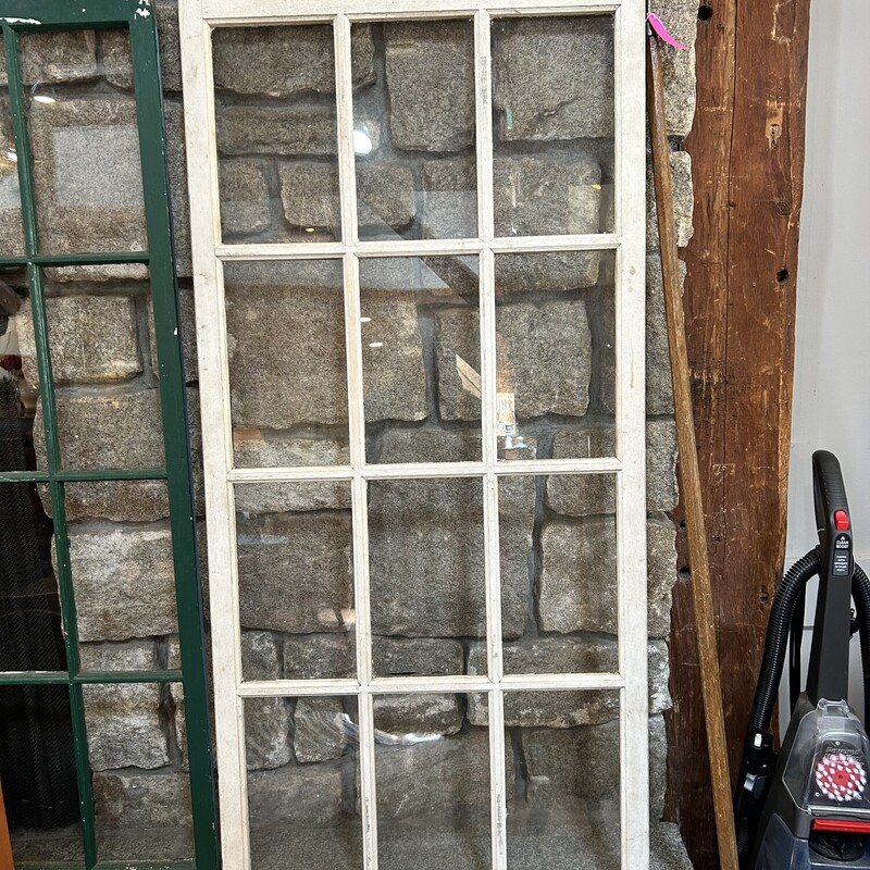VTG 12 Pane White Window

Size:  27 x 57

Excellent shape - Oh the many possibilities with
this!