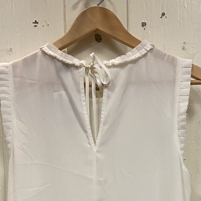 Crm Rffle Slvlss Blouse<br />
Off Whit<br />
Size: 8 - Tall