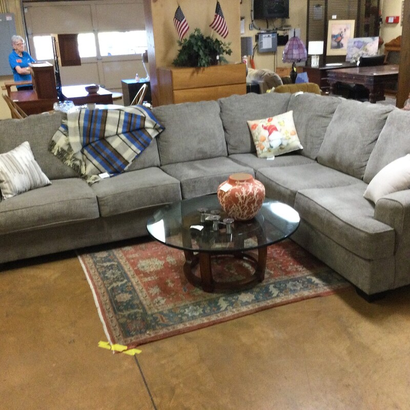 Sectional, Gray, Size: H2963

126L X 38W X26D

FOR IN-STORE OR PHONE PURCHASE ONLY
LOCAL DELIVERY AVAILABLE $50 MINIMUM
