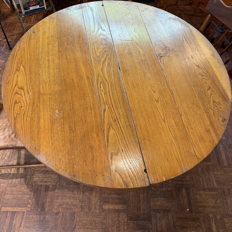Round Oak Pedastal Table<br />
42 Inches Round, 29 Inches High<br />
Comes with three 9 Inche Leafs