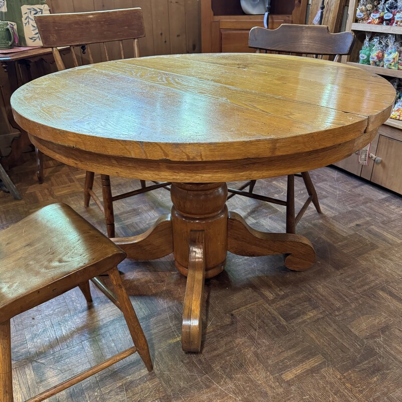 Round Oak Pedastal Table