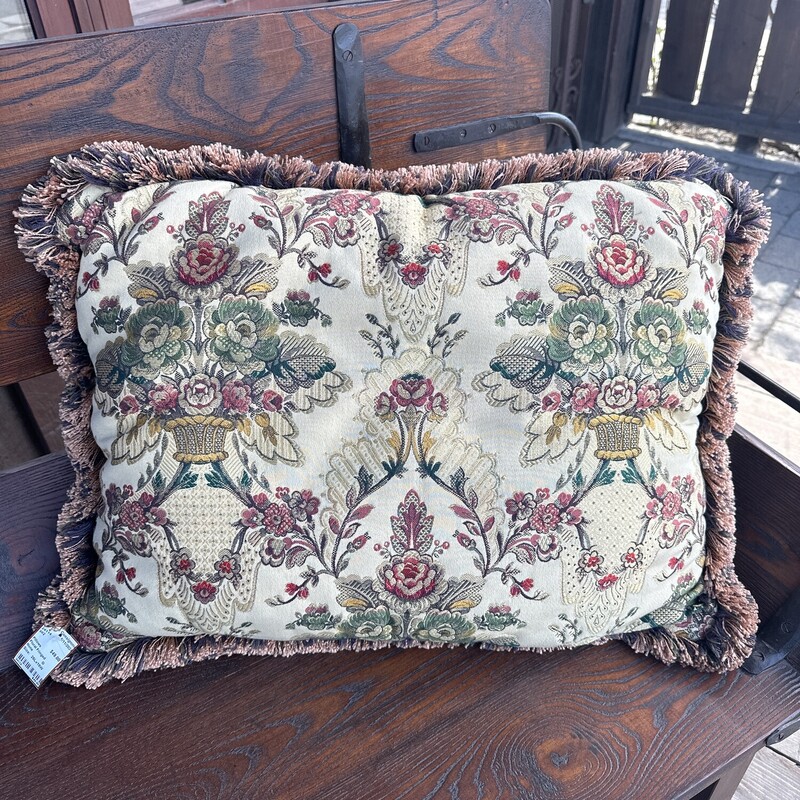 Floral Fringed

Size: 25Lx18W