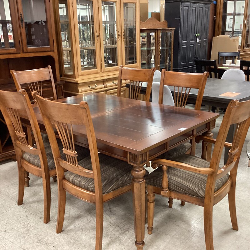 Universal Table 4 Chairs