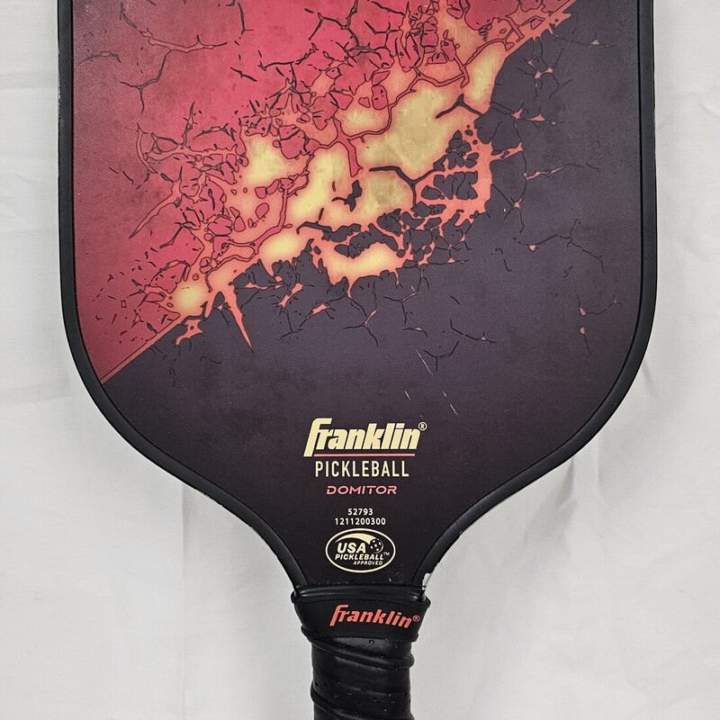 Franklin Domitor Pickleball Paddle
- Polypropylene Core and fiberglass surface layer paddle feature a textured surface to help ball spin during play.
-Paddle size: 8in W x 16in L and feature a 5in handle.
-Paddle weight range is 7.7oz-8.2oz
-Textured fiberglass surface can help with control and spin.
Pre-owned