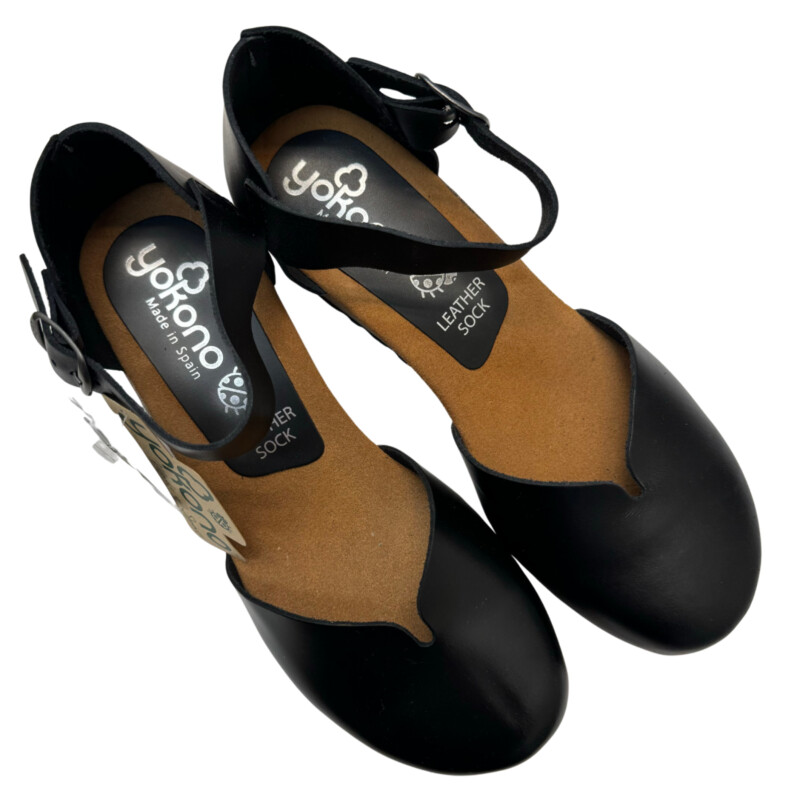 New Yokono Leather Wedge Shoe<br />
Made In Spain<br />
Black<br />
Size: 8.5