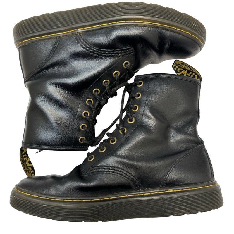 Dr Martens Zavala Boots
Lace Up Leather
Color: Black
Size: 8