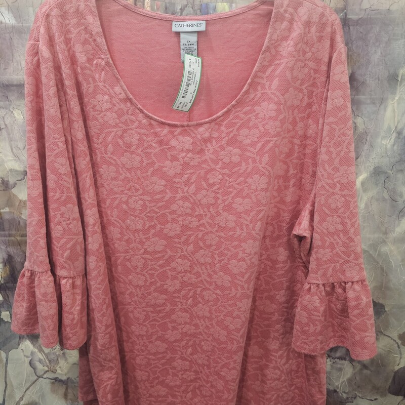 Super cute knit top in a mauvy pink that has half sleeves with ruffle cuffs