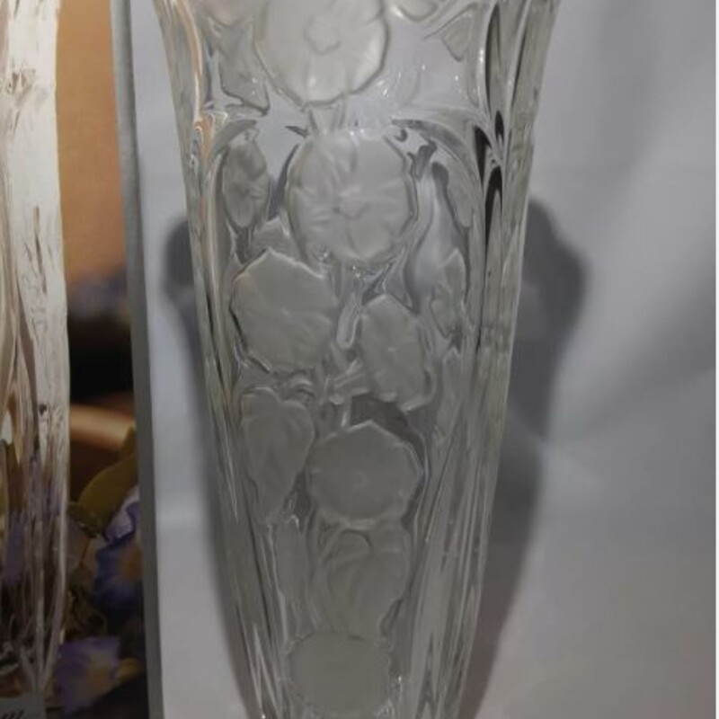Gorham Morning Glory Frosted Vase
Clear Size: 5.5 x 12H