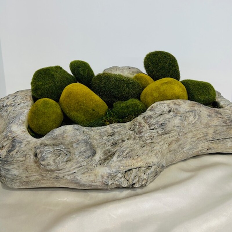 Faux Log With Moss Balls
Gray Green
Size: 15 x 9 x 7H