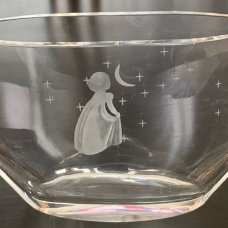 Orrefors Moon + Stars Vase
Clear
Size: 6.25x4.25H
