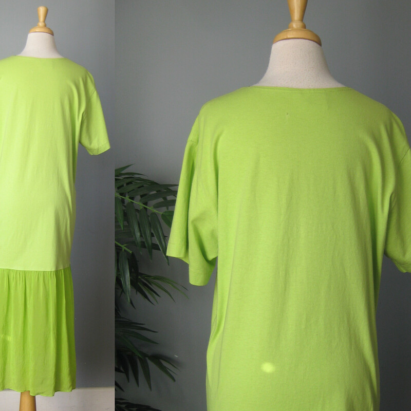 Johnny Was Tshirt Dress, Green, Size: Small<br />
Happy making chartreuse green tee shirt dress by Johnny Was<br />
This short sleeve midcalf length dress features an embroidered front panel and a crinkly flounce at the bottom.<br />
Hears, watermelon and ladybug theme<br />
100% cotton<br />
made in the USA<br />
short sleeves<br />
<br />
It's marked size S but I am listing it as a size large because it is SO roomy, here are the flat measurements:<br />
shoulder to Shoulder: 18<br />
armpit to armpit: 22<br />
waist area: 22<br />
hip area: 23<br />
length: 46.5<br />
<br />
excellent like new condition!<br />
<br />
thanks for looking!<br />
#69751