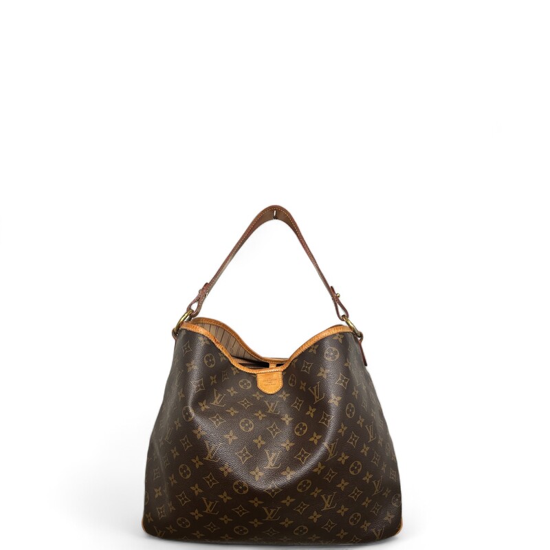 Louis Vuitton Delightful, Mono, Size: MM
Monogram Delightful MM. This tote bag is crafted of signature Louis Vuitton monogram coated dark brown canvas. This shoulder bag features a thick looping vachetta leather shoulder strap and piping side trim with polished brass hardware. The top is open to a beige and brown striped fabric interior with a zipper pocket.
Dimensions:
Base length: 15.25 in
Height: 12.5 in
Width: 5.5 in
Drop: 4 in
Code:FL2140