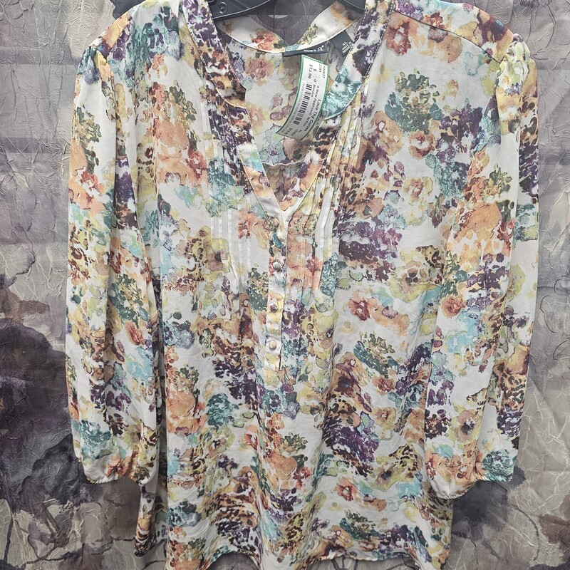 Somewhat sheer blouse in white and floral print.