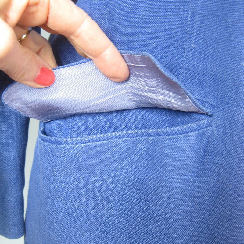 Vtg J Petrman Linen, Blue, Size: Large<br />
Wardrobe Staple Alert!  A perfect blazer is a must have piece.  You'll will get tons of wear out of this periwinkle blue linen blazer from the 1990s by the fave J Peterman Company.<br />
The color appears is a periwinkle blue, the images capture it pretty accurately.<br />
<br />
The single button jacket has pockets, is fully lined and has shoulder pads for shape and support.<br />
It also has a single vent in the back.<br />
<br />
Excellent vintage condition.<br />
<br />
Marked size 12 Here are the flat measurements:<br />
Shoulder to shoulder: 17.5<br />
Armpit to Armpit: 22.5<br />
Waist area: 20.25<br />
Overall length: 29.25<br />
Underarm sleeve seam: 16.5<br />
<br />
Thanks for Looking!<br />
#72854