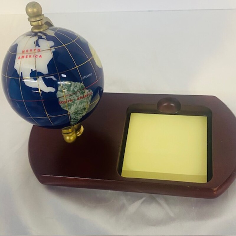 Desk Globe Note Tray
Blue Gold Mahogany Brown
Size: 8x4x6H
Globe Rotates