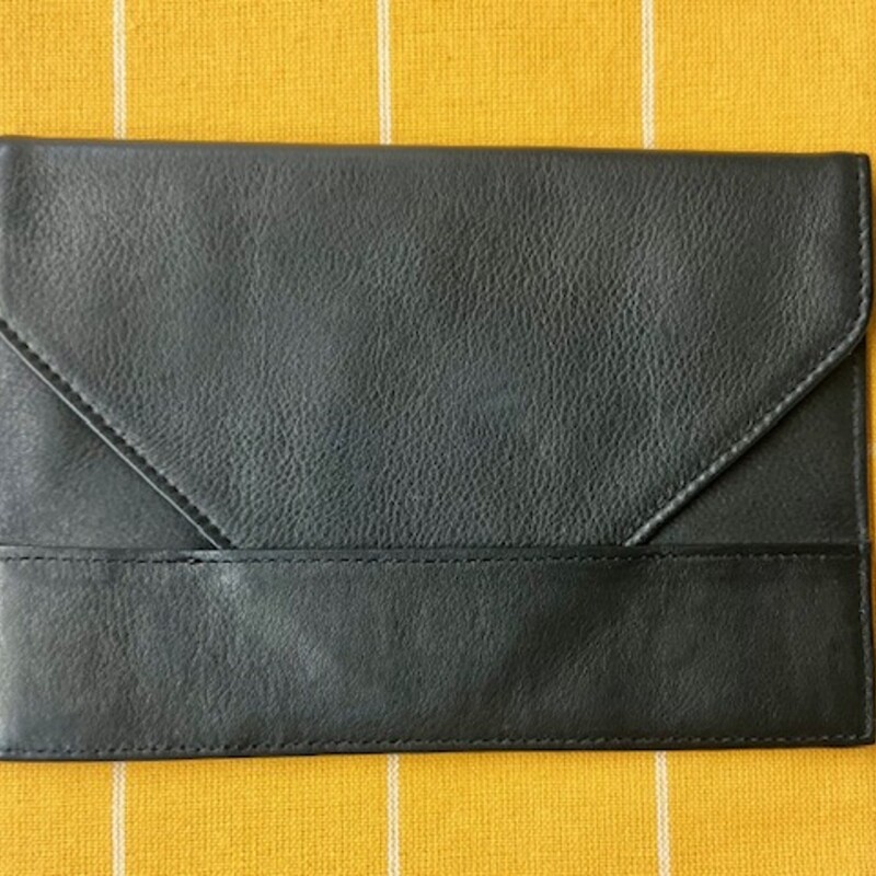 Smooth Leather Envelope
Black
Size: 6.5 x 4.5H