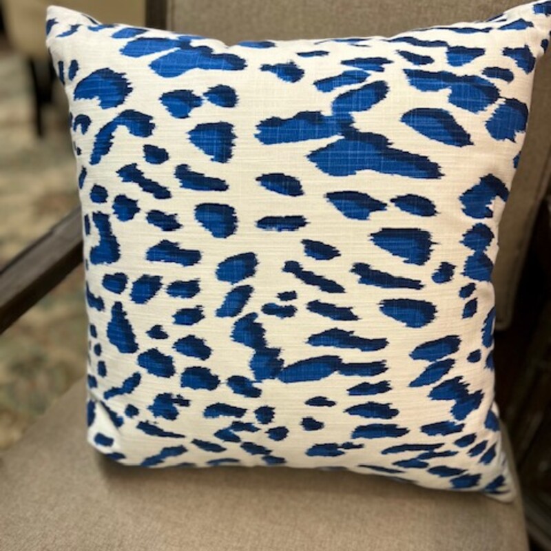 Leopard Print Down Pillow
Pottery Barn insert
White Blue
Size: 18x18W