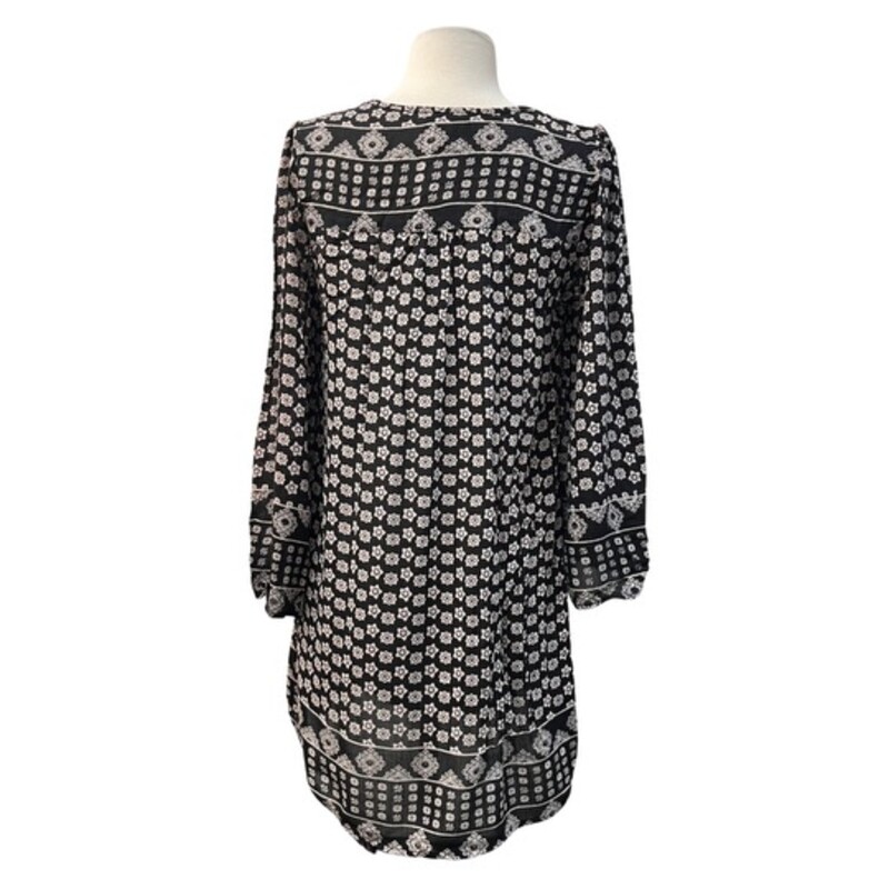 New Angie Longsleeve Top<br />
Boho Chic<br />
Tassel Detail<br />
Black and Cream<br />
Size: 1X