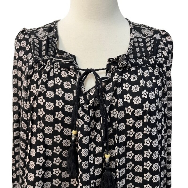 New Angie Longsleeve Top<br />
Boho Chic<br />
Tassel Detail<br />
Black and Cream<br />
Size: 1X