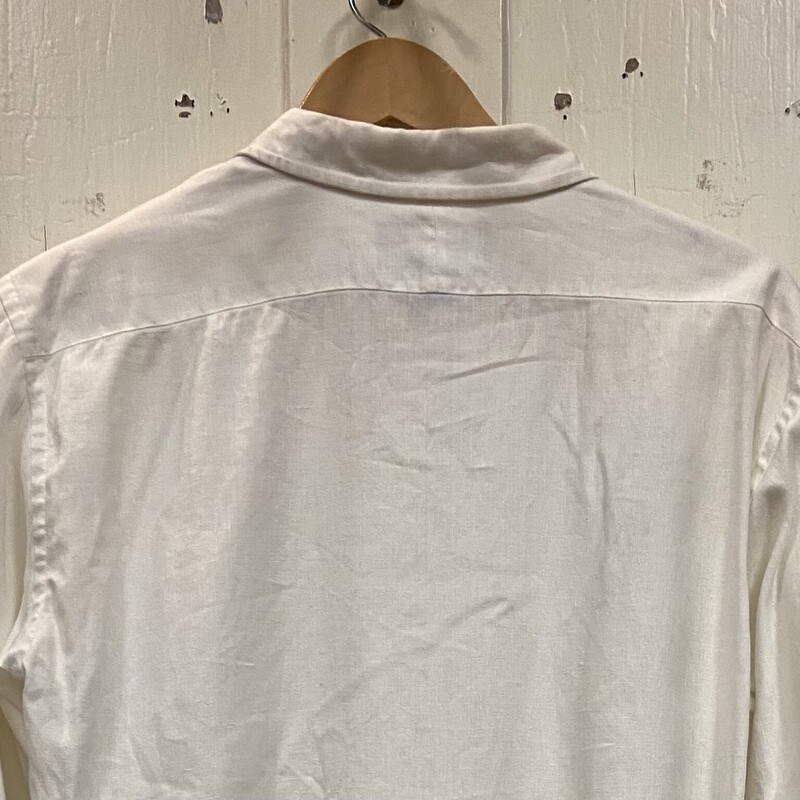 Wht 100% Linen Bttn Shirt
White
Size: 14 R $115