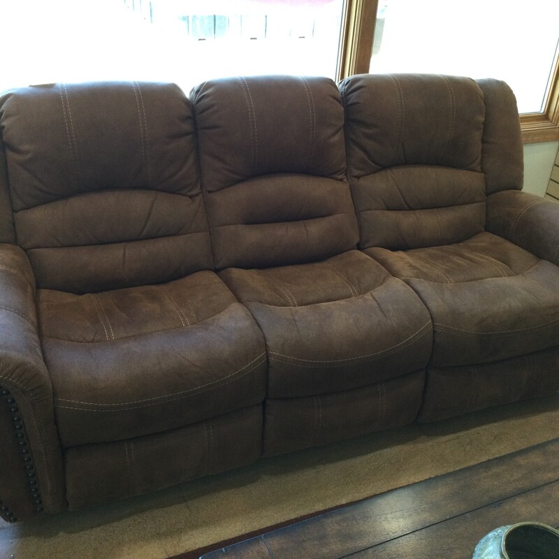 Reclining, Brown, Size: B4180

39H X 82L X 22D


FOR IN-STORE OR PHONE PURCHASE ONLY
LOCAL DELIVERY AVAILABLE $50 MINIMUM