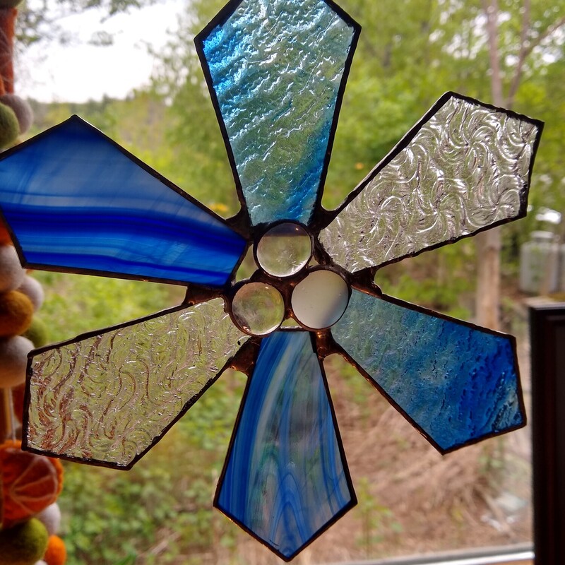 Stained Glass Pinwheel

Pretty blue stained glass pinwheel.

Size: 8 In Diam