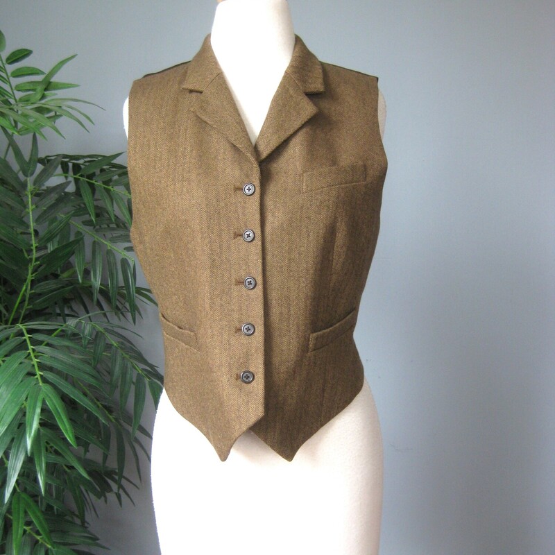 Lauren Ralph Lauren Tweed, Brown, Size:
Lauren Ralph Lauren brown wool tweed vest.
Beautifully tailored with four buttons to close, decorative pockets
Fully lined
Satin in the back with a cincher
The vest is a very warm shade of medium brown.
Marked size 6 but will fit mediums or even large too, please use the garment measurements provided to be sure it will fit you the way you like:
Flat measurements
Armpit to armpit: 18.5
width at hem when buttoned: 15
length from shoulder to points at the hem: 22.25
I am about a size 8/10 top and it fits me perfectly with a bit of room to spare.

Thanks for looking.
#71518