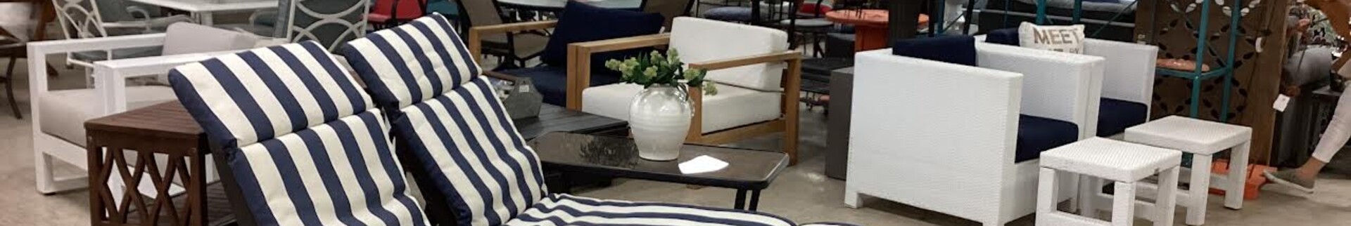 Chic & Cozy Consignment Furniture's banner image.