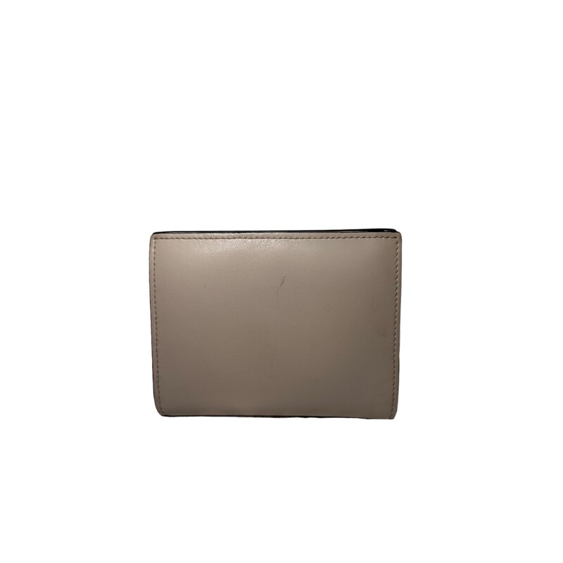 Fendi Bifold Compact, Pink, Size: OS<br />
<br />
Small marks on back and small marks on front