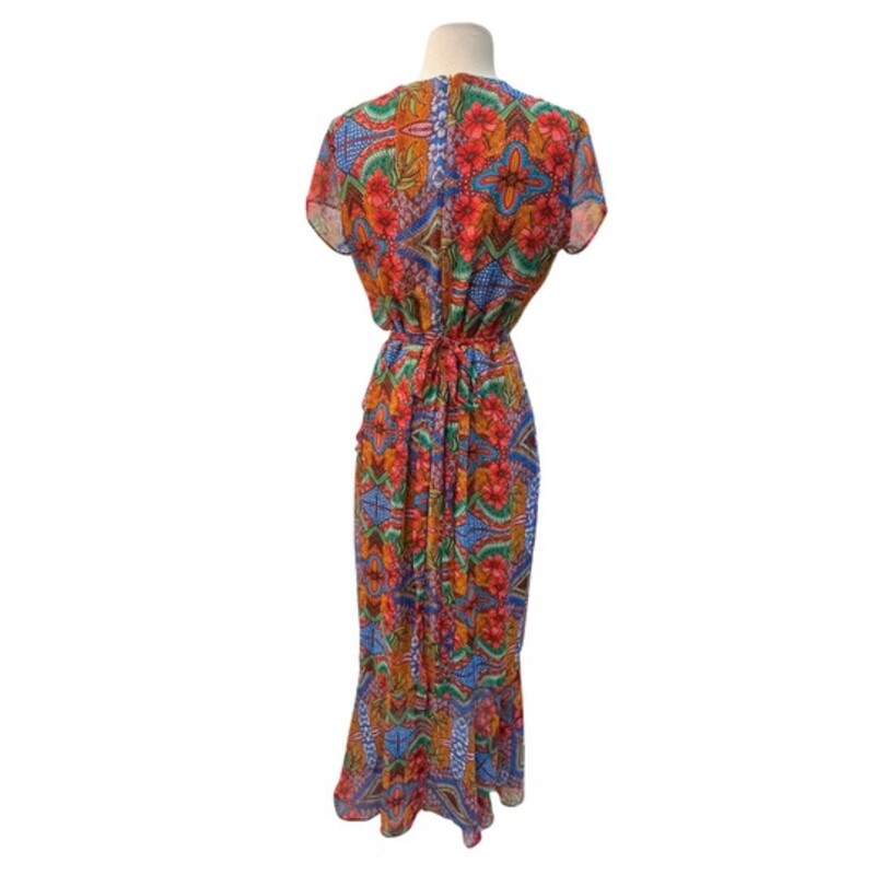 Just Taylor Floral Dress
Maxi Length
A Rainbow of Colors!
Tie Waist
Size: 8