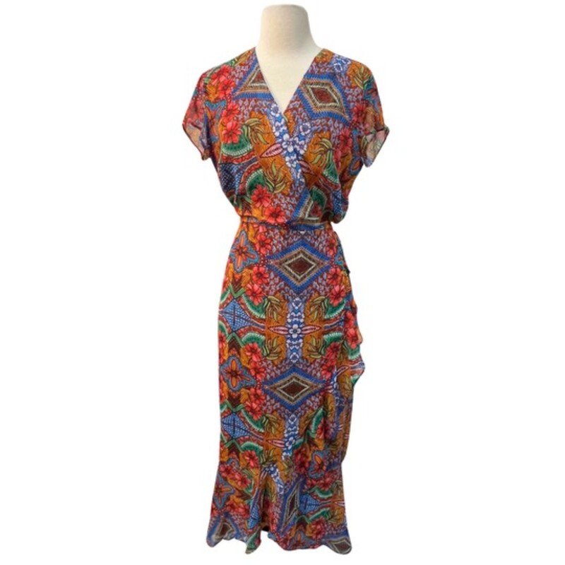 Just Taylor Floral Dress
Maxi Length
A Rainbow of Colors!
Tie Waist
Size: 8