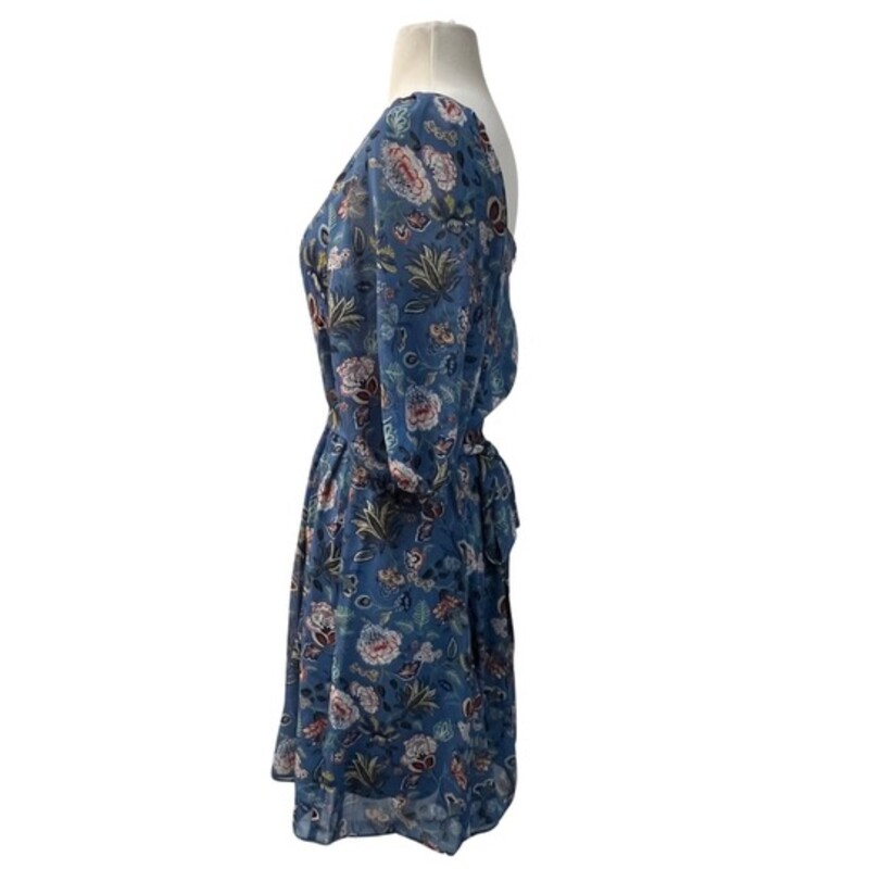 New Melonie T Dress<br />
Floral Print with Tie Waist<br />
Blue with Coral, White and Green<br />
Size: 14<br />
Retails for $79.00