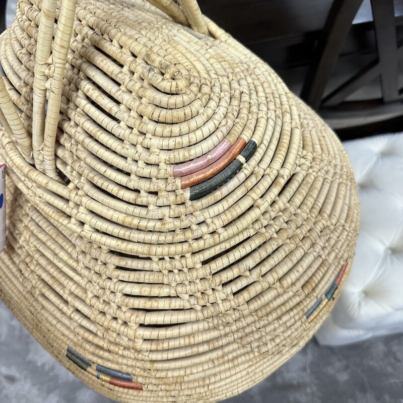 Vintage Handmade Woven Handled Basket<br />
Size: 24in