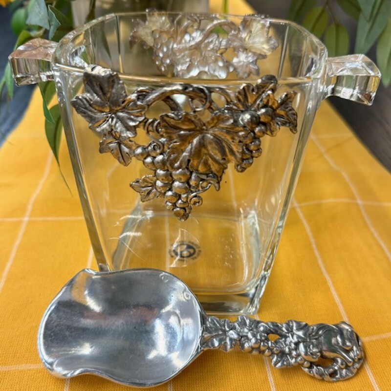 Vintage Arthur Court Ice Bucket + Scoop
Clear Silver
Size: 7x6H